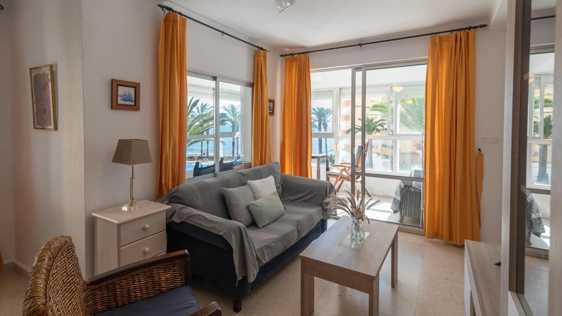 Apartamento Familiar, Terraza Con Vistas Al Mar, Piscina, Pistas De Tenis, Wifi Y En Primera Linea De Playa ألغاروبو - كوستا إسبانيا