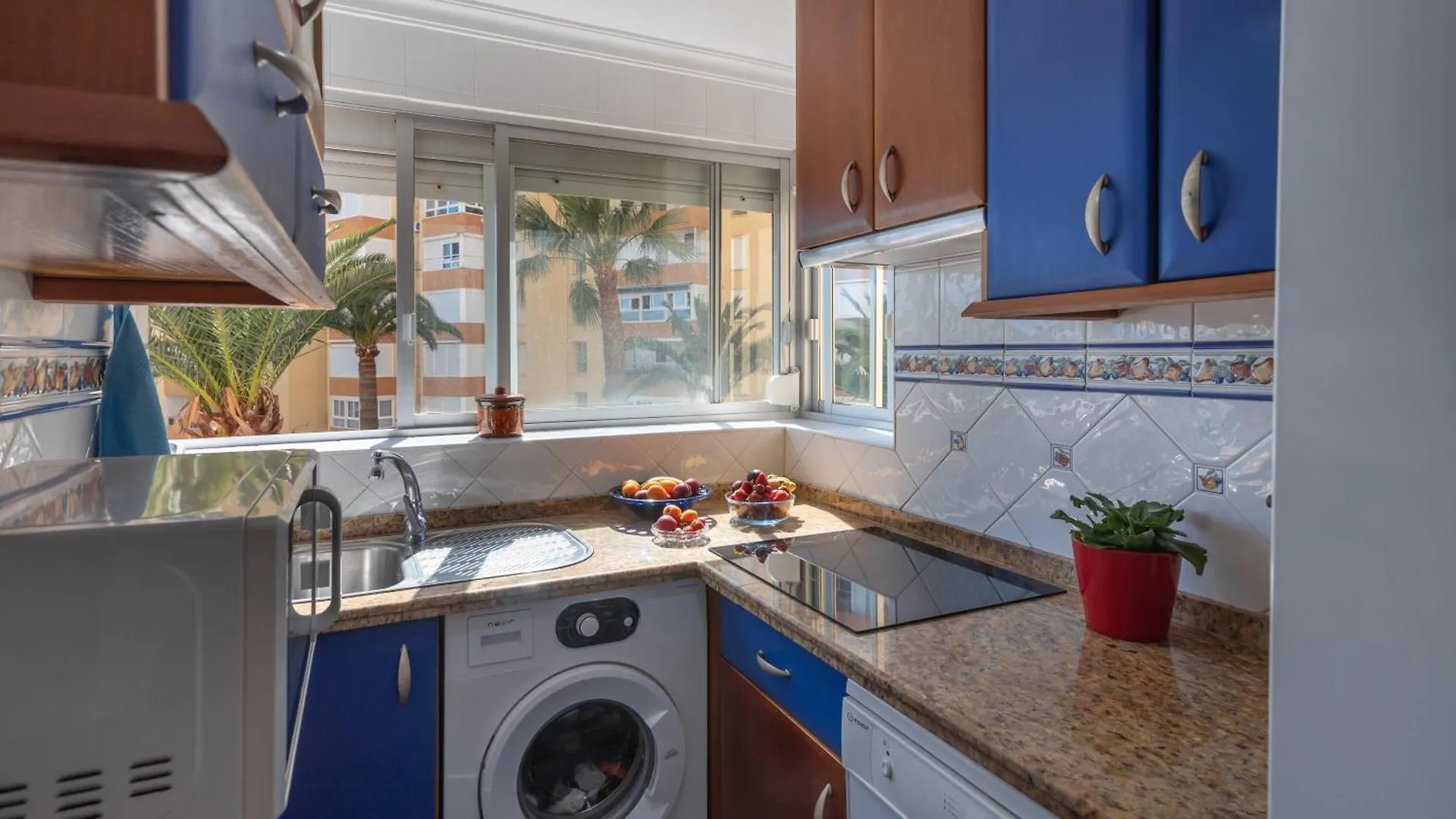 Apartamento Familiar, Terraza Con Vistas Al Mar, Piscina, Pistas De Tenis, Wifi Y En Primera Linea De Playa Algarrobo Costa 0*,  Spain