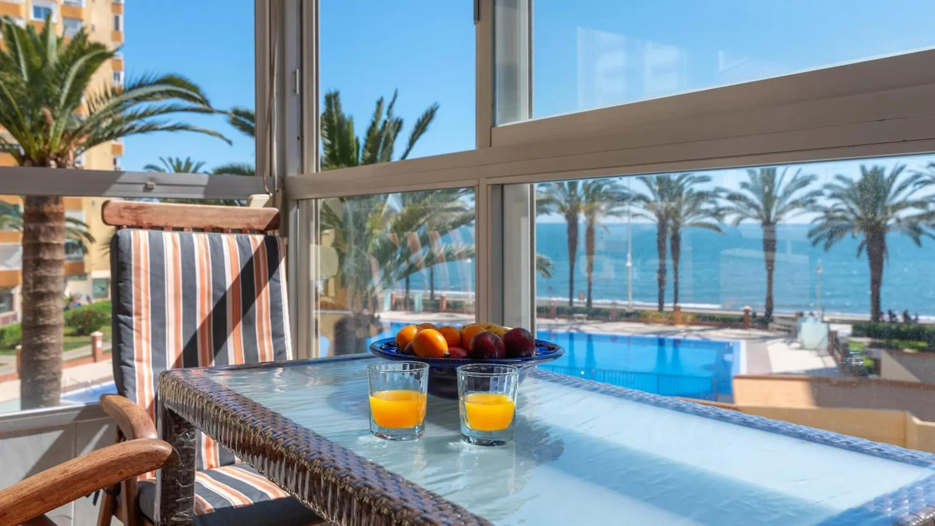 Apartamento Familiar, Terraza Con Vistas Al Mar, Piscina, Pistas De Tenis, Wifi Y En Primera Linea De Playa Algarrobo Costa