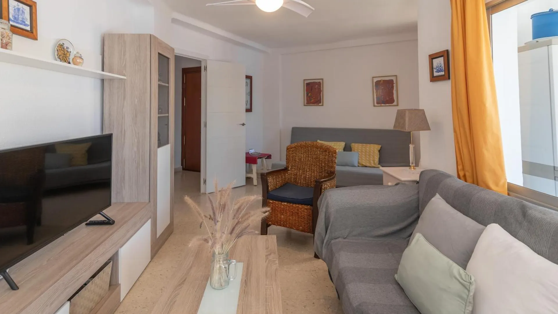 Apartamento Familiar, Terraza Con Vistas Al Mar, Piscina, Pistas De Tenis, Wifi Y En Primera Linea De Playa Algarrobo Costa